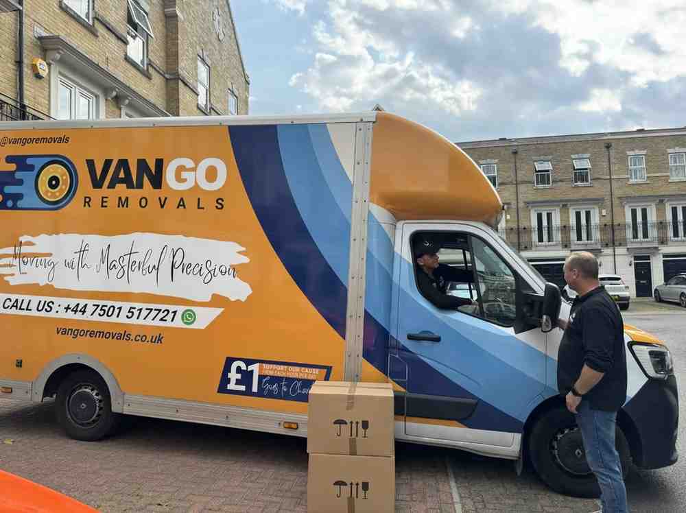 2 handsome movers helping clients for Emergency House Move